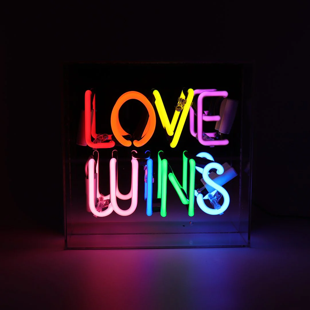 Lightbox Neon Bunt "Love wins"