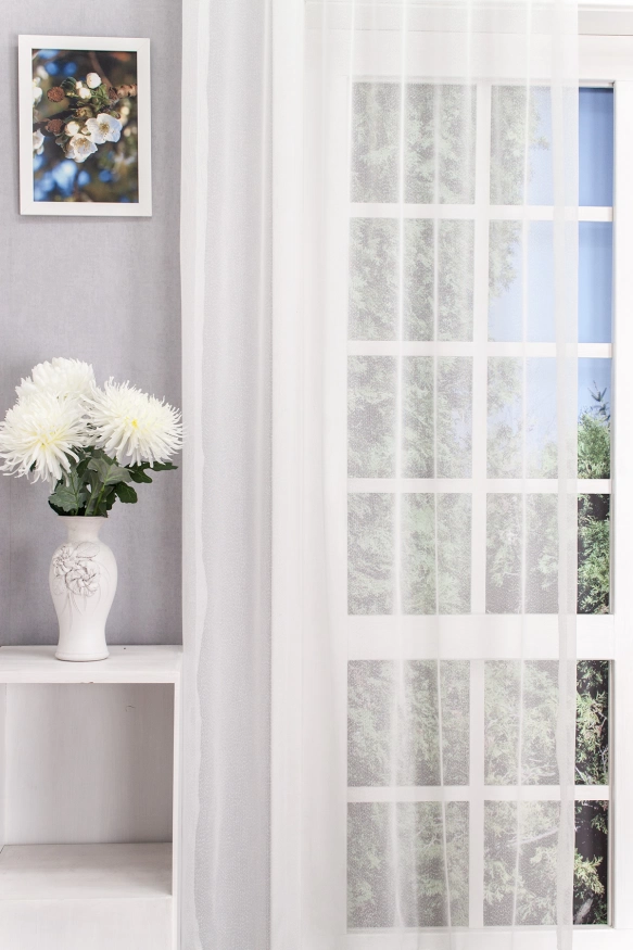 Nara – Rideau jacquard blanc à petits pois, avec galon lesté