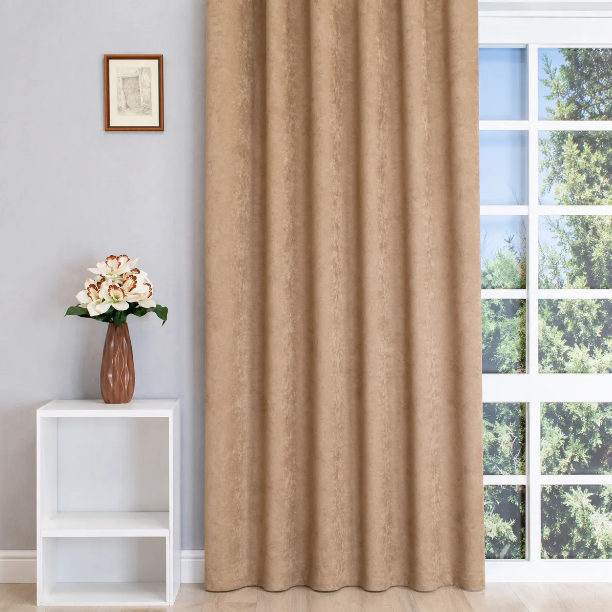 Ramon – Jacquard-Dekovorhang in Haselnussbraun mit einseitig samtiger Webstruktur