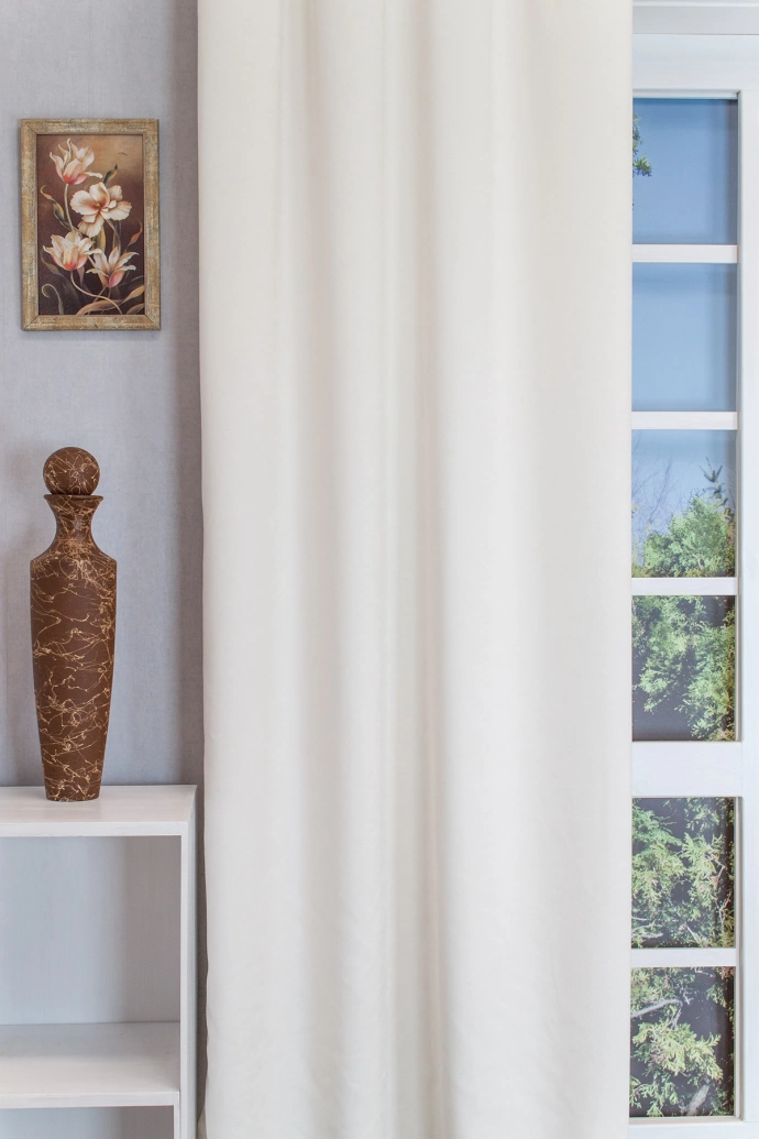 Ramon – Rideau occultant jacquard blanc cassé chaud, avec tissage velouté sur une face