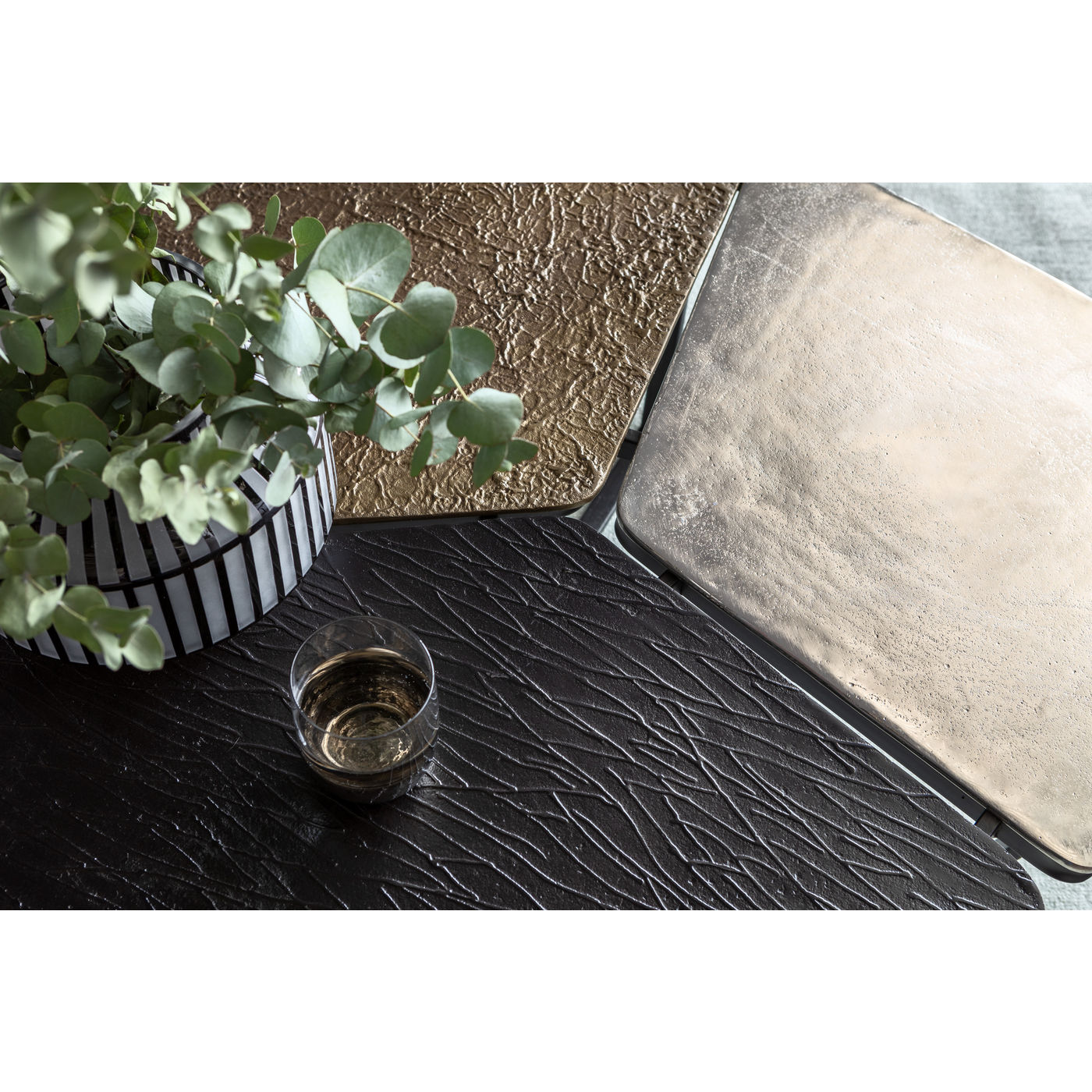 KARE-82520-master-mood-b-1400x1400