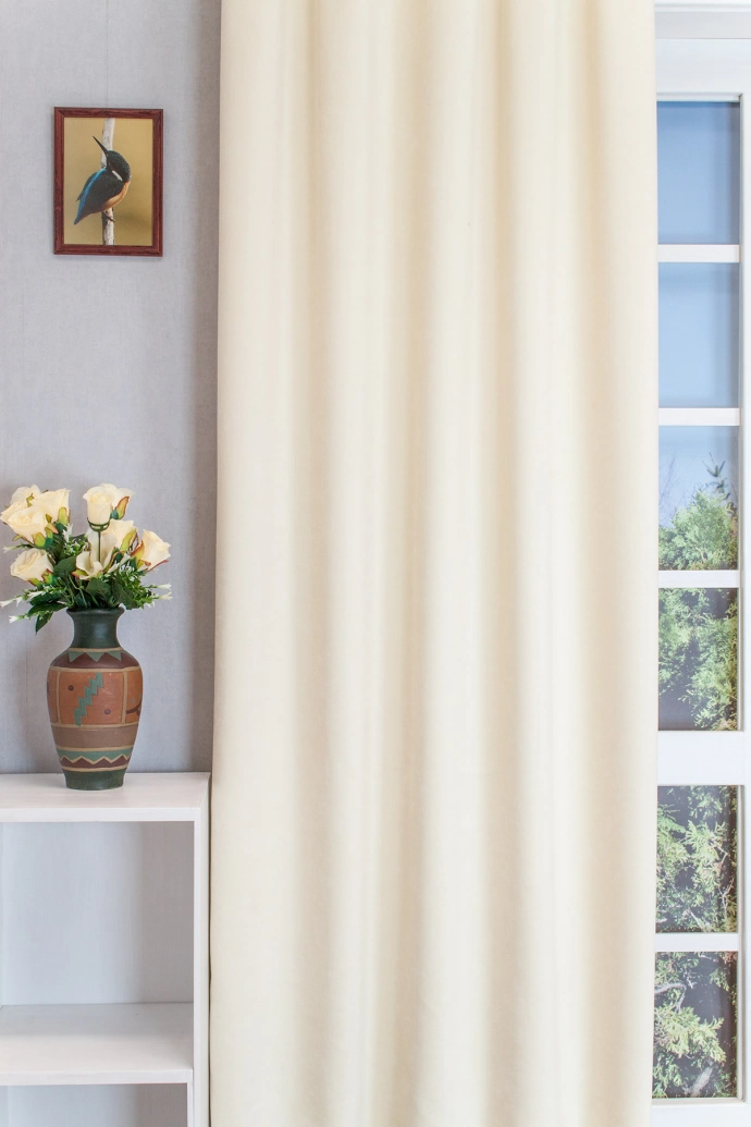 Ramon – Rideau décoratif jacquard occultant blanc cassé, avec tissage velouté sur une face